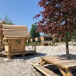 אתר קמפינג Woodlodge High Chaparral Oorsbeek